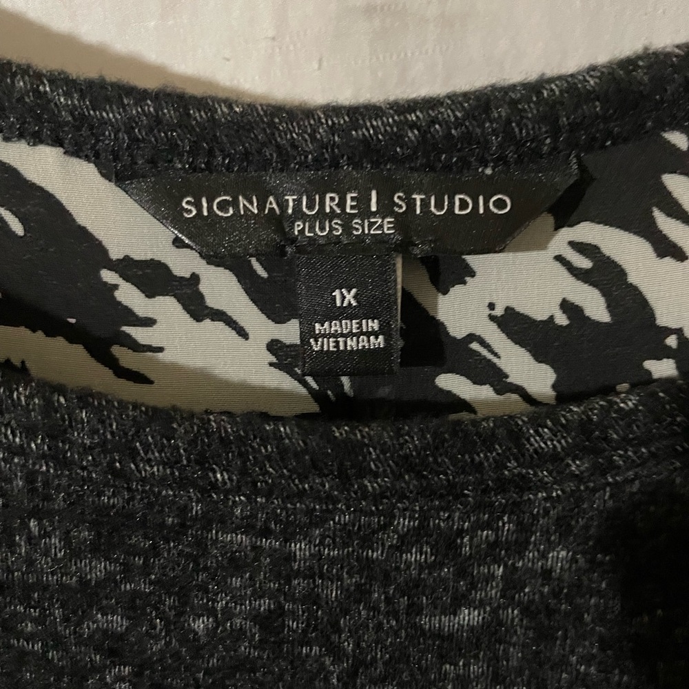 Signature Studio Top - Picture 3 of 4